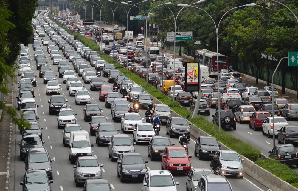 Ir para  <p>O prazo para o contribuinte interessado em parcelar o IPVA 2017 (Imposto sobre a Propriedade de Ve&iacute;culos Automotores) est&aacute; chegando ao fim. Para dividir o imposto em tr&ecirc;s vezes, o motorista tem apenas...